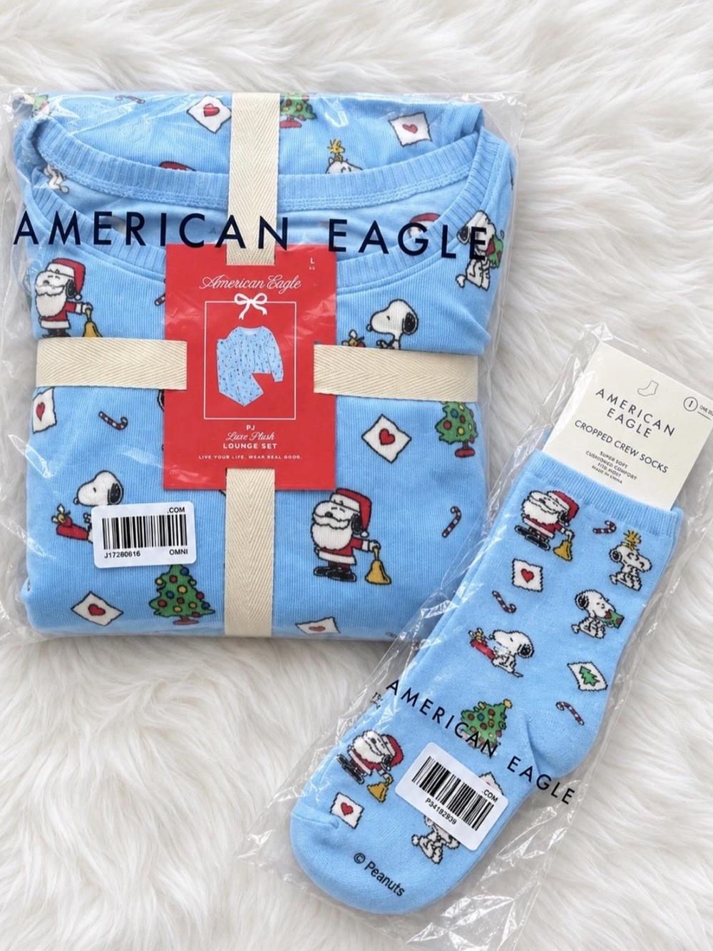 American Eagle AE  Snoopy Christmas Pajamas PJ Set Large & Matching Socks New
